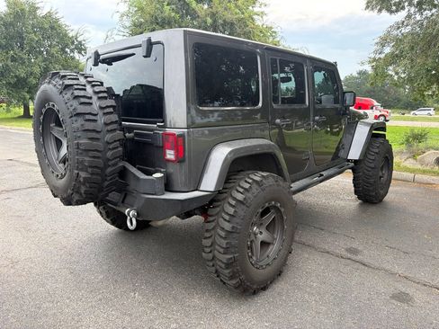 Used 2017 Jeep Wrangler Unlimited Rubicon w/ Cold Weather Group AWD/4WD image 9