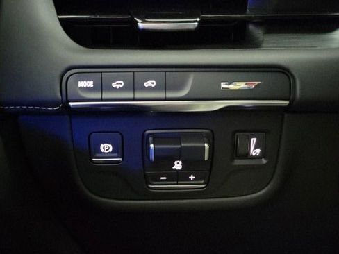 Certified 2024 Cadillac Escalade V w/ Heavy-Duty Trailer Package image 31