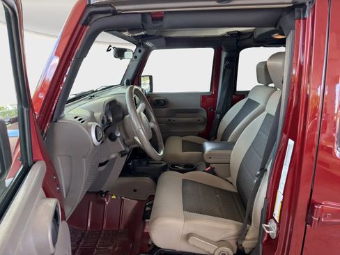 Used 2010 Jeep Wrangler Unlimited Sahara w/ Dual Top Group AWD/4WD image 8