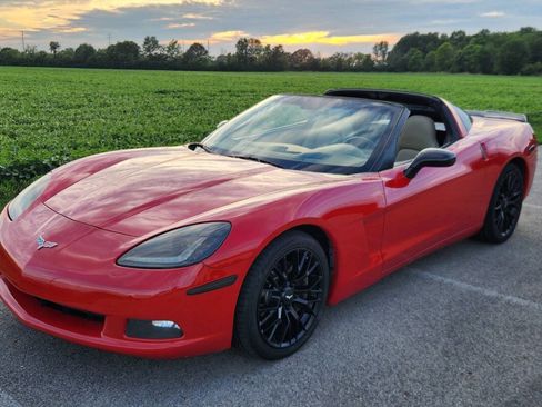 Used 2006 Chevrolet Corvette Coupe w/ Preferred Equipment Group RWD image 1