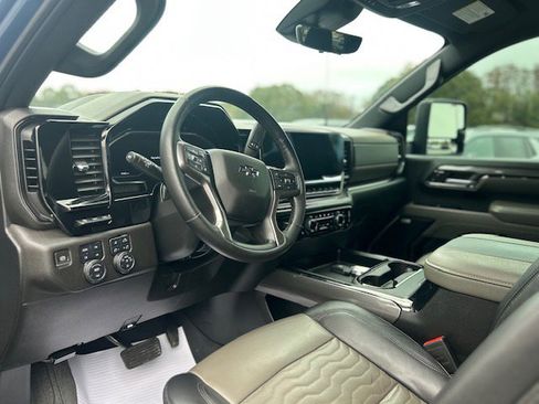 Used 2024 Chevrolet Silverado 2500 ZR2 w/ Technology Package image 19