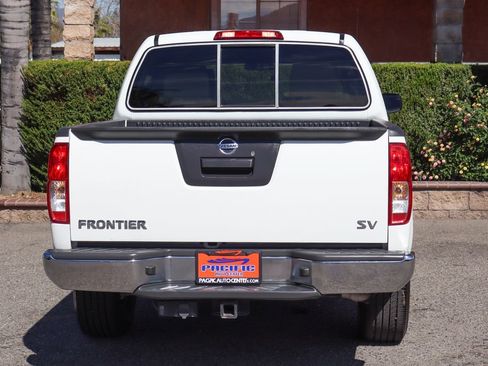 Used 2016 Nissan Frontier SV image 7