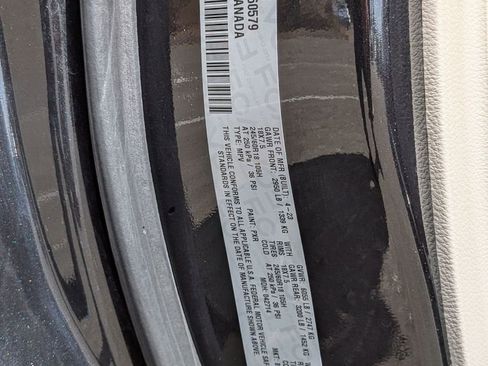 Used 2023 Chrysler Pacifica Limited FWD image 28