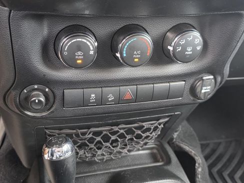 Used 2018 Jeep Wrangler Unlimited Sport S AWD/4WD image 17
