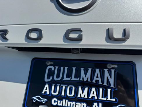 Used 2024 Nissan Rogue SV FWD image 8