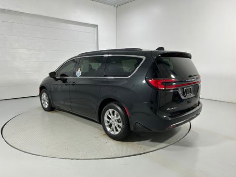 Used 2022 Chrysler Pacifica Touring-L image 21
