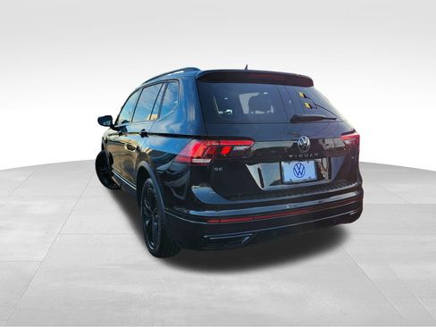 Certified 2022 Volkswagen Tiguan SE R-Line image 5