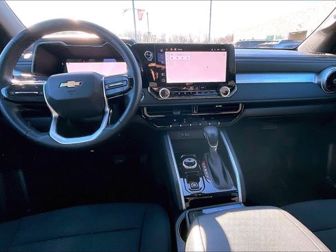 Used 2024 Chevrolet Colorado LT w/ LT Convenience Package image 16