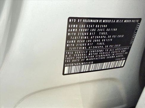 Used 2018 Volkswagen Tiguan SE FWD image 17