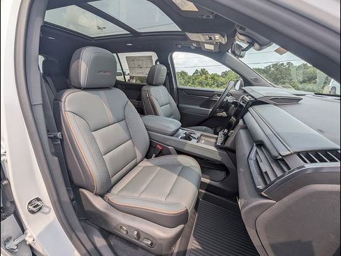 New 2026 GMC Acadia AT4 w/ Luxury Package AWD/4WD image 13