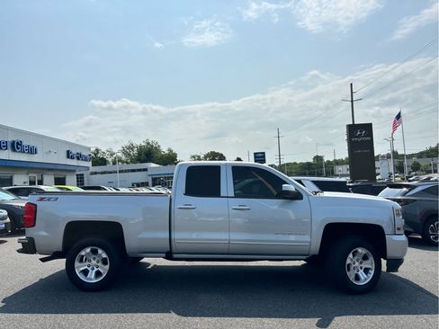 Used 2018 Chevrolet Silverado 1500 LT w/ All Star Edition AWD/4WD image 3
