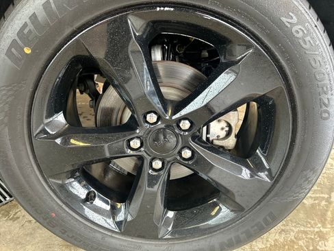 Used 2023 Jeep Grand Cherokee Limited w/ Luxury Tech Group II image 13