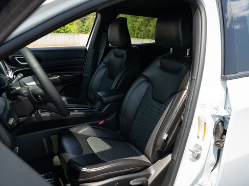 New 2026 Jeep Compass Latitude AWD/4WD image 15