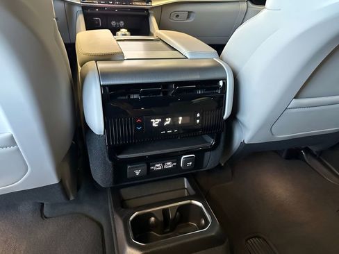 New 2026 Jeep Grand Wagoneer L image 17