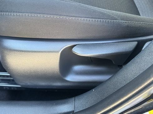 Used 2022 Toyota Prius LE image 10