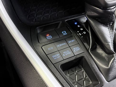 Used 2020 Toyota RAV4 LE w/ All Weather Liner Package image 28