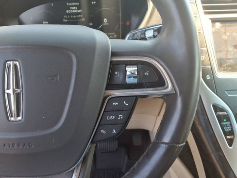 Used 2019 Lincoln Nautilus Select AWD/4WD image 19