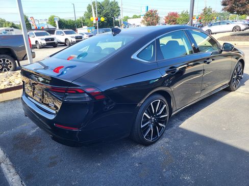 Used 2025 Honda Accord Touring image 4