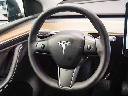 Used 2023 Tesla Model Y Long Range image 15
