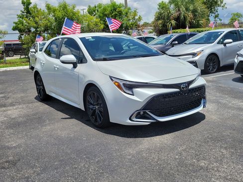 Used 2025 Toyota Corolla XSE FWD image 2