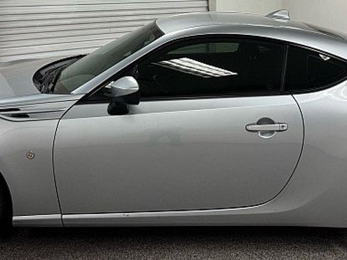 Used 2017 Toyota 86 image 8