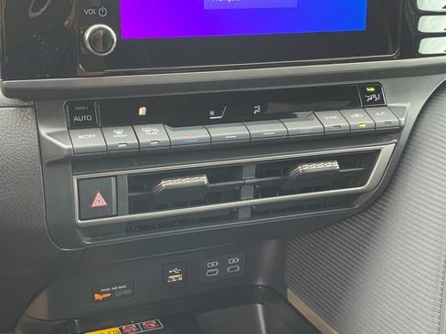 Used 2026 Toyota Camry SE FWD image 23