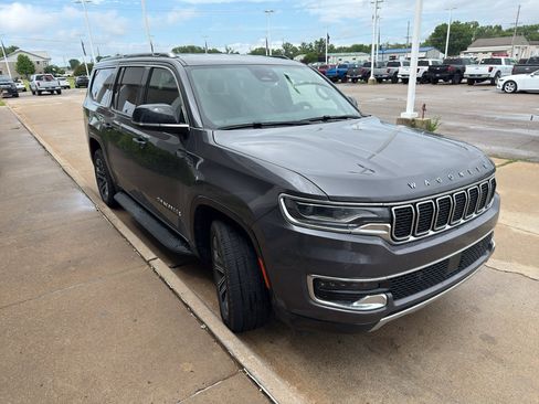 Used 2024 Jeep Wagoneer L Series II RWD image 3