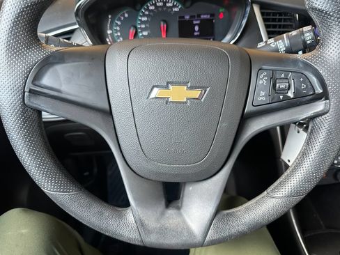 Used 2020 Chevrolet Trax LS FWD image 3