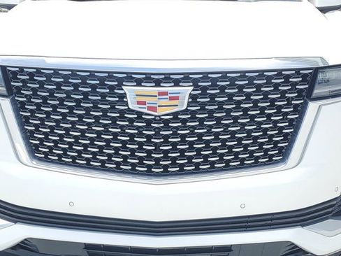 Certified 2024 Cadillac Escalade ESV Premium Luxury RWD image 9
