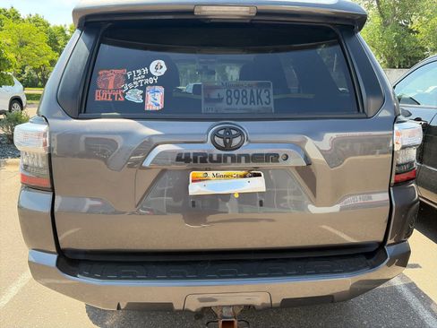 Used 2018 Toyota 4Runner SR5 AWD/4WD image 5