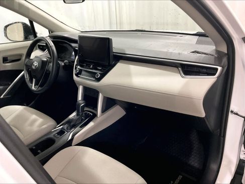 Used 2024 Toyota Corolla Cross LE image 14