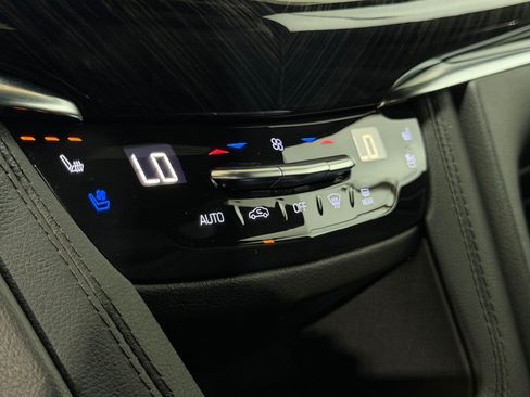 Used 2024 Cadillac XT6 Premium Luxury FWD image 32