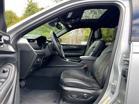 Certified 2022 Jeep Grand Cherokee Altitude image 11