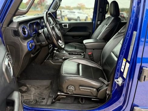 Used 2018 Jeep Wrangler Unlimited Sahara image 8