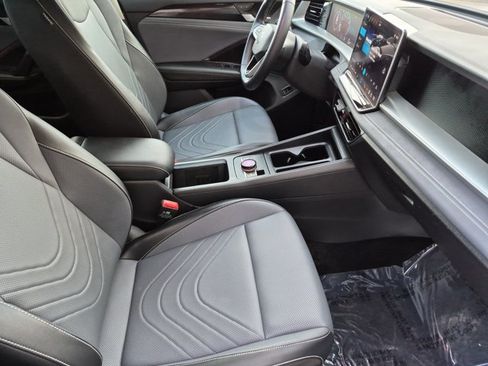 Used 2026 Volkswagen Tiguan SE FWD image 19