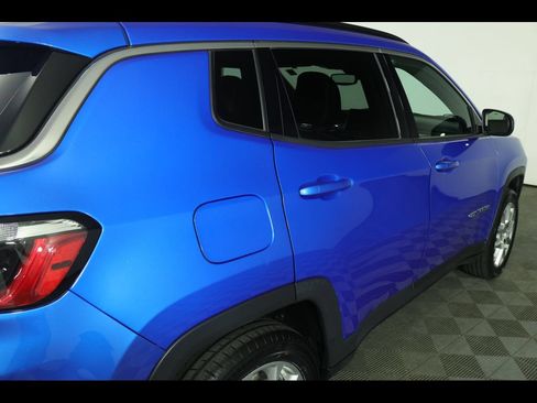 Used 2023 Jeep Compass Latitude AWD/4WD image 20