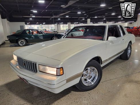 Used 1987 Chevrolet Monte Carlo LS image 2