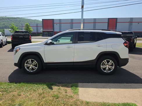 Used 2024 GMC Terrain SLE w/ Driver Convenience Package AWD/4WD image 7