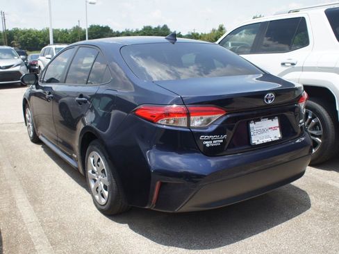 Used 2025 Toyota Corolla LE AWD/4WD image 6