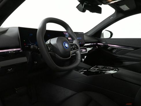 Used 2025 BMW i5 xDrive40 w/ Premium Package image 14