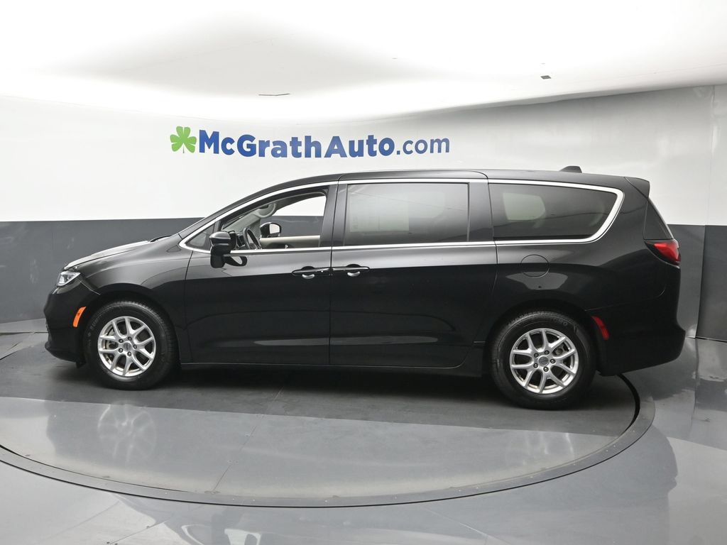 Used 2024 Chrysler Pacifica Touring-L FWD image 26