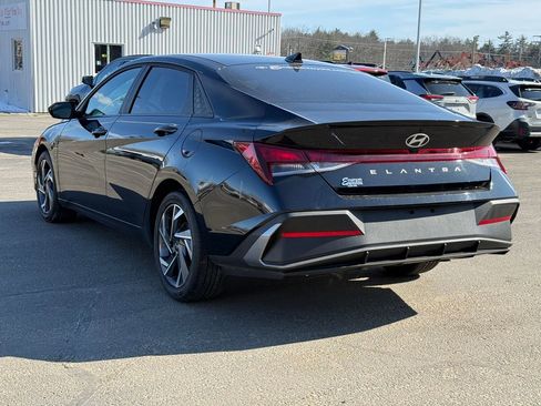 Used 2025 Hyundai Elantra Sport image 3