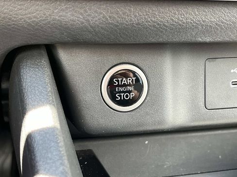 Used 2022 Nissan Rogue SV image 33