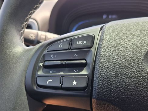 Certified 2024 Hyundai Venue Limited FWD image 24