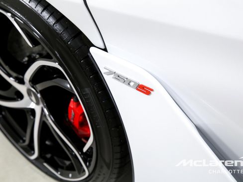 Used 2024 McLaren 750S image 31