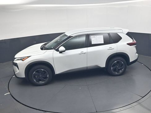 Used 2025 Nissan Rogue SV FWD image 38