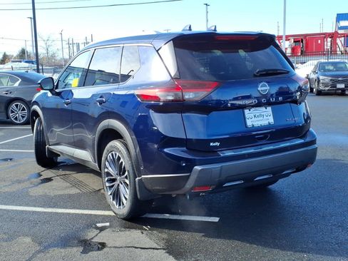 Used 2025 Nissan Rogue SL w/ Tech Package image 7