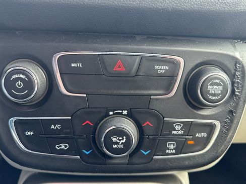 Used 2019 Jeep Compass Latitude AWD/4WD image 18