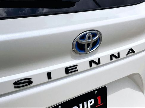 Used 2021 Toyota Sienna XLE FWD image 31