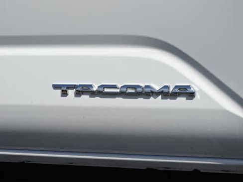 Certified 2024 Toyota Tacoma SR5 w/ SR5 Upgrade Package AWD/4WD image 10